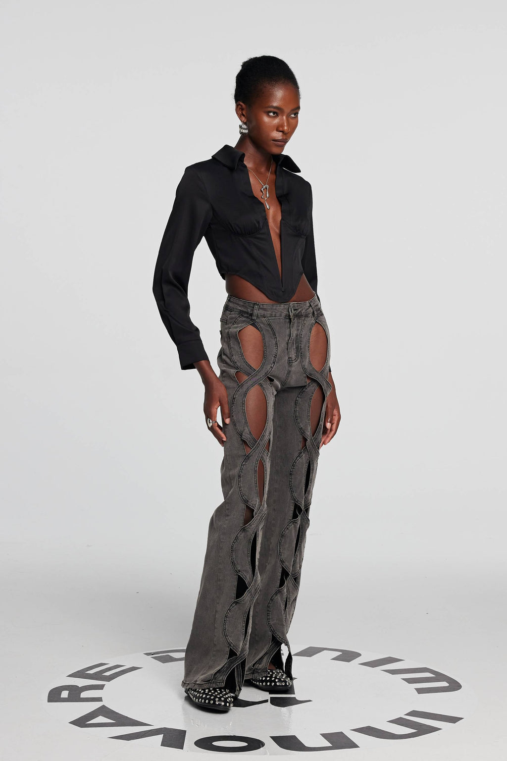 Abigail Cutout Denim Jeans In Black