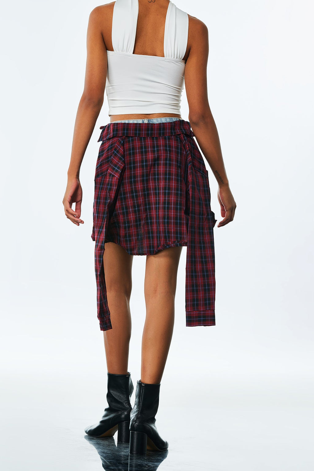 Amand Deconstruct Grid Short Jeans In Red