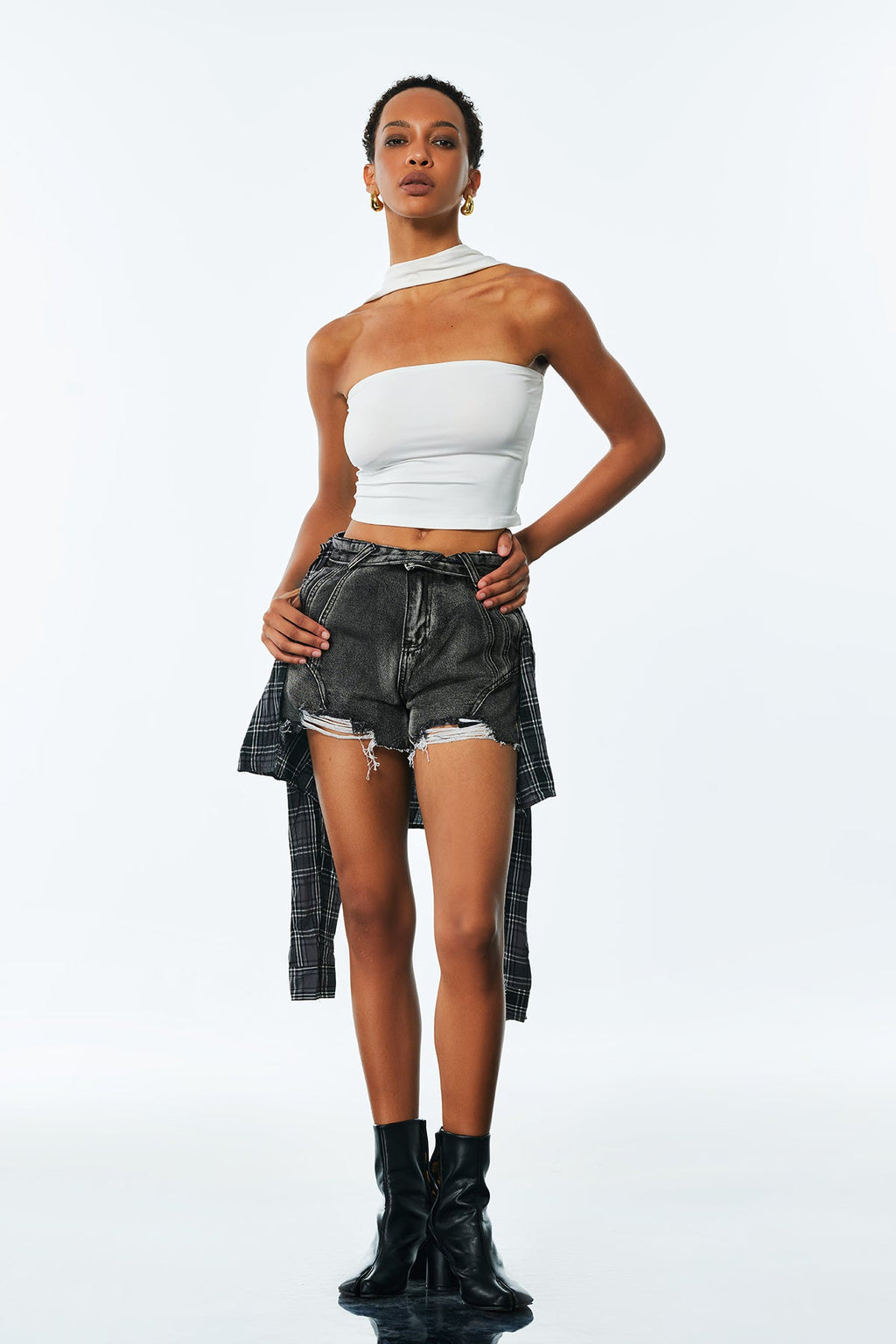Amand Deconstruct Grid Short Jeans In Black