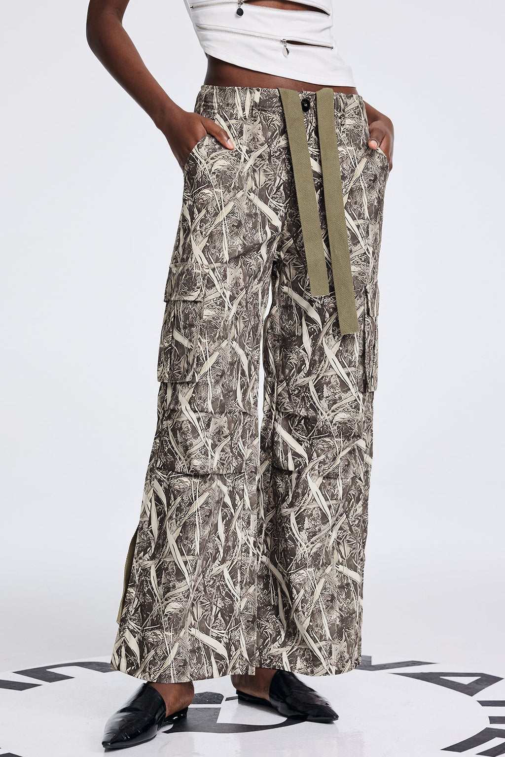 Apa Print Pocket Cargo Pants