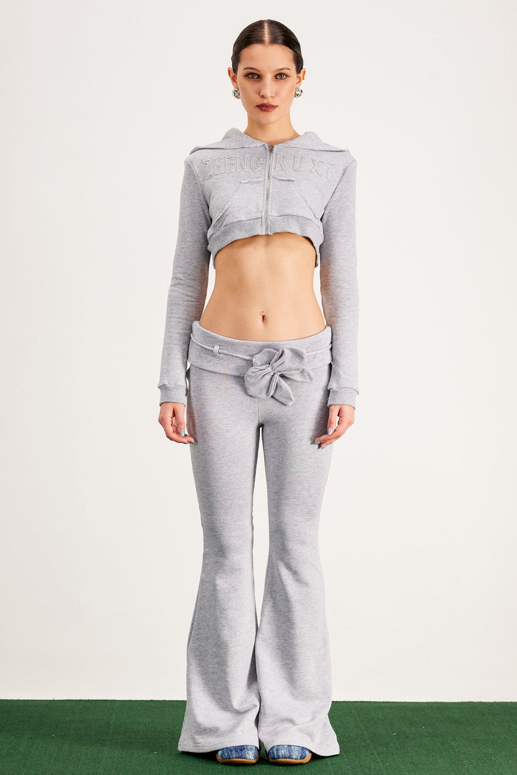 Bao Hooded Crop Bootcut Pants Set In Grey