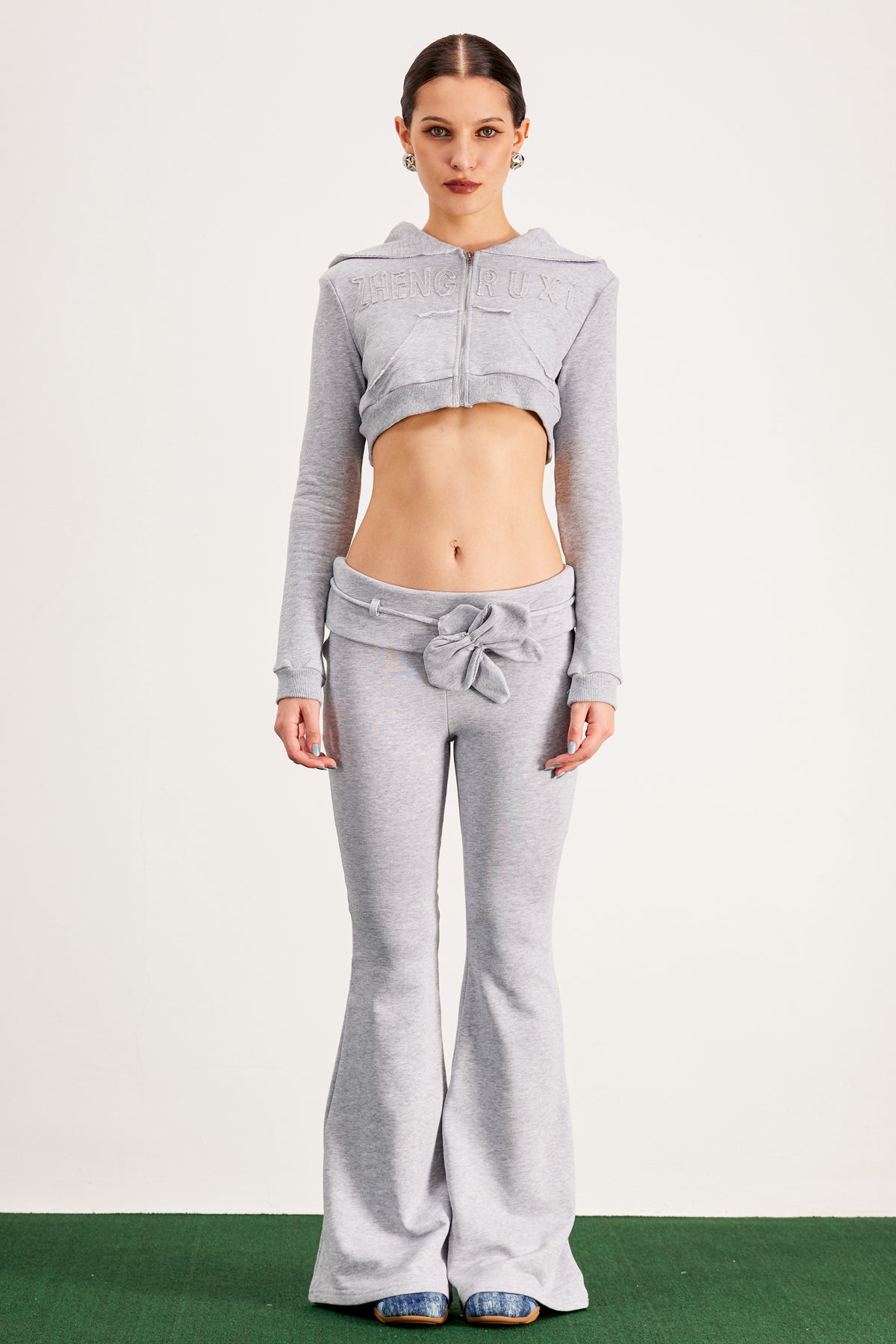Bao Hooded Crop Bootcut Pants Set In Grey