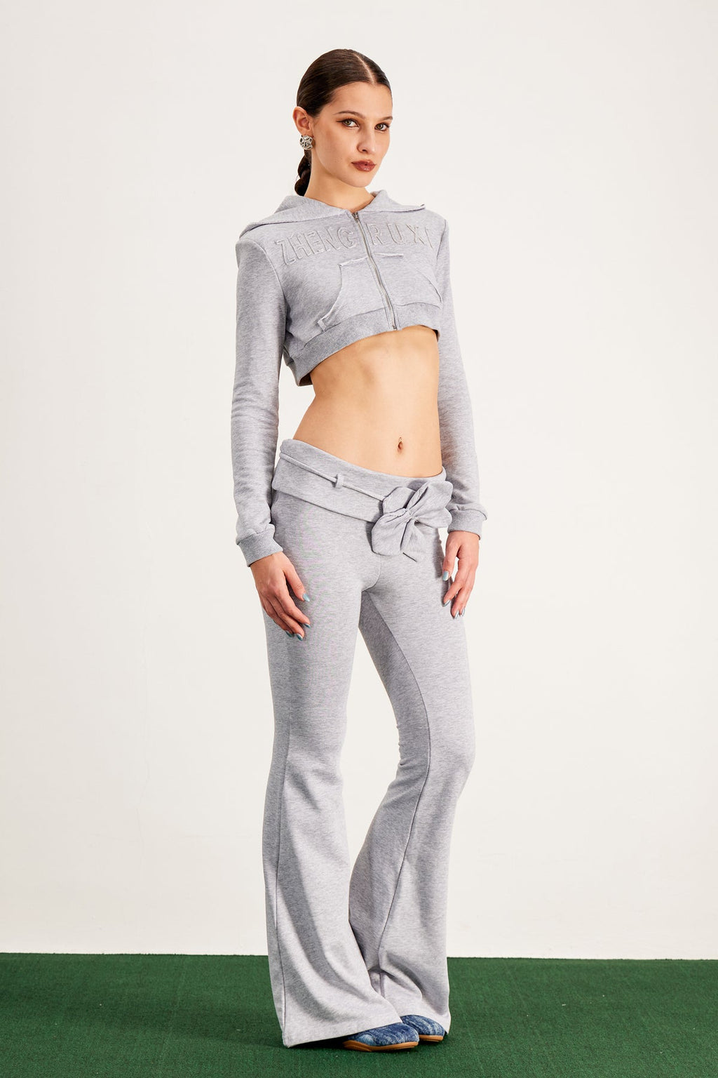Bao Hooded Crop Bootcut Pants Set In Grey
