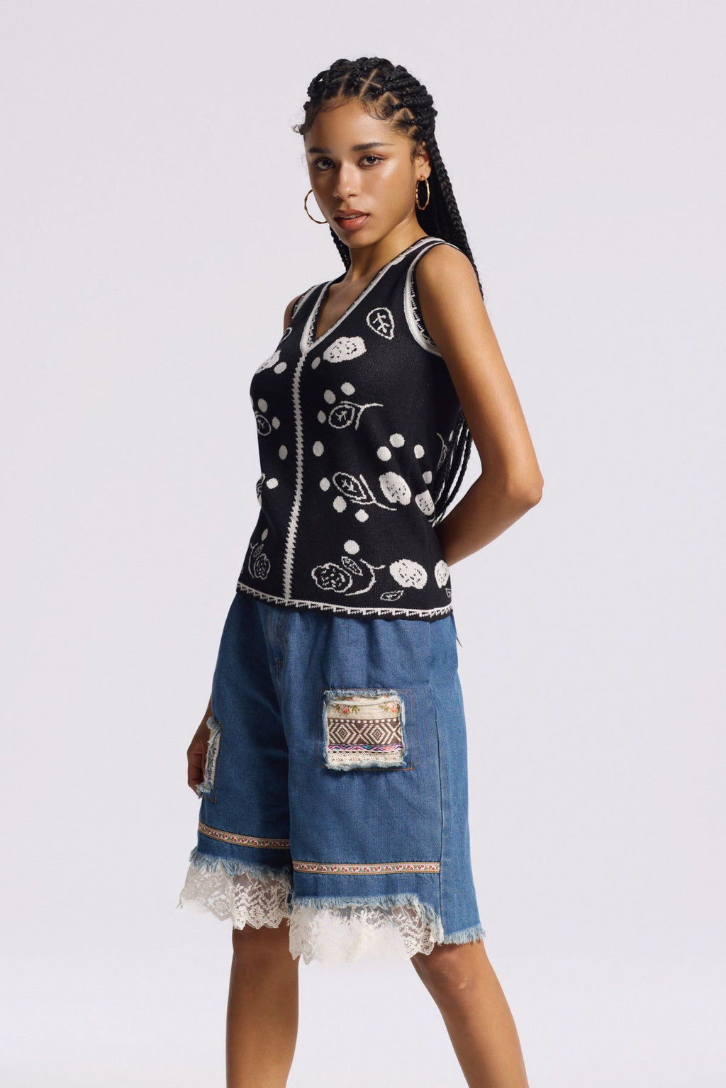 Birta Embroidered Floral Knit Top