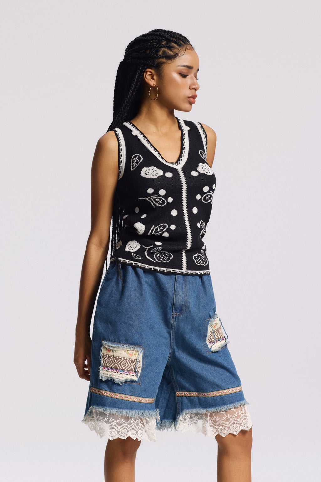 Birta Embroidered Floral Knit Top