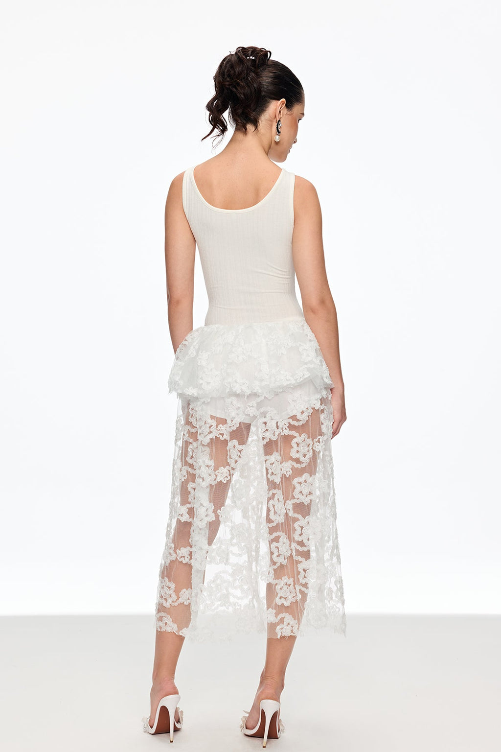 Calbhach Sleeveless Lace Midi Dress