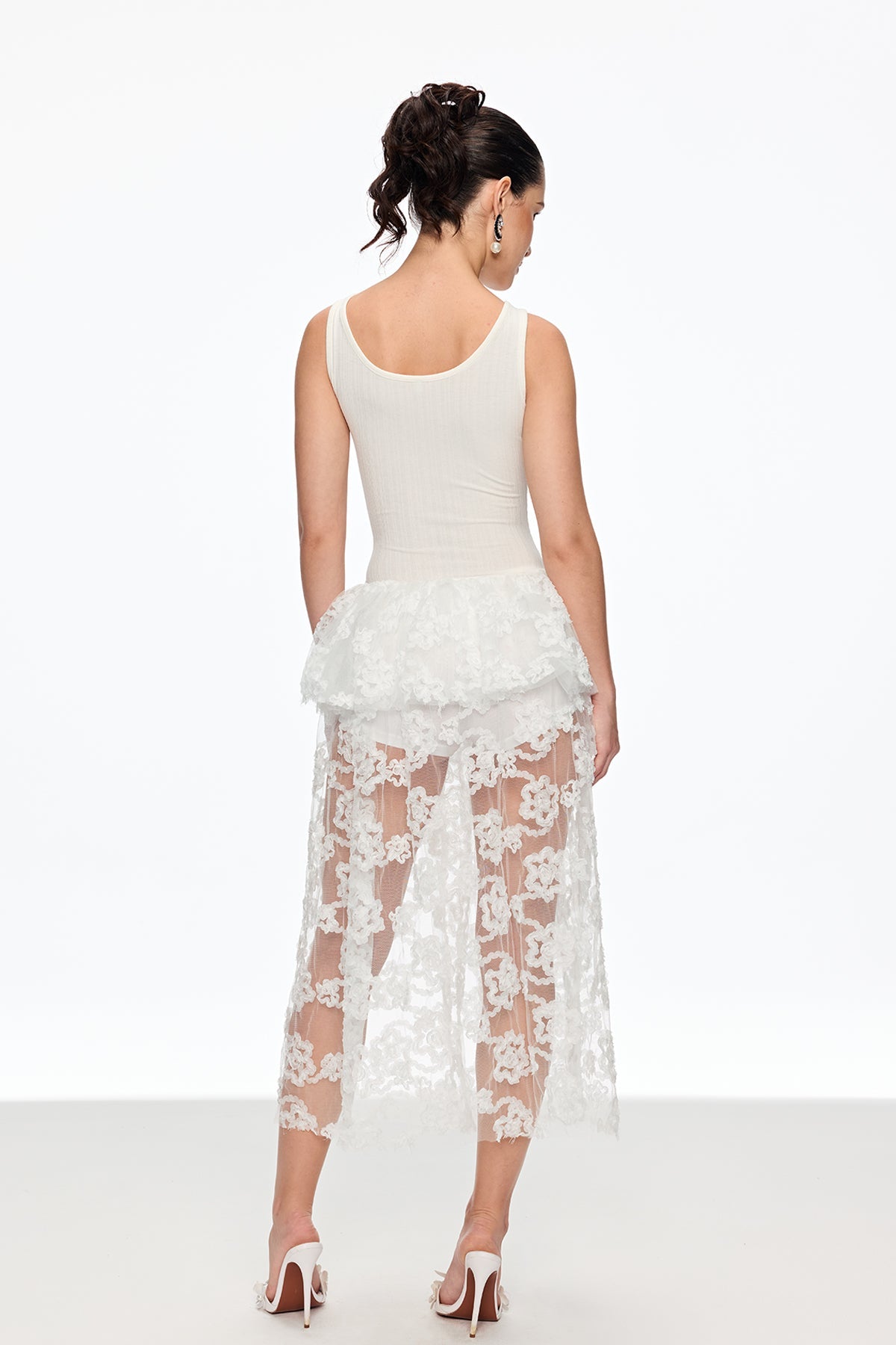 Calbhach Sleeveless Lace Midi Dress