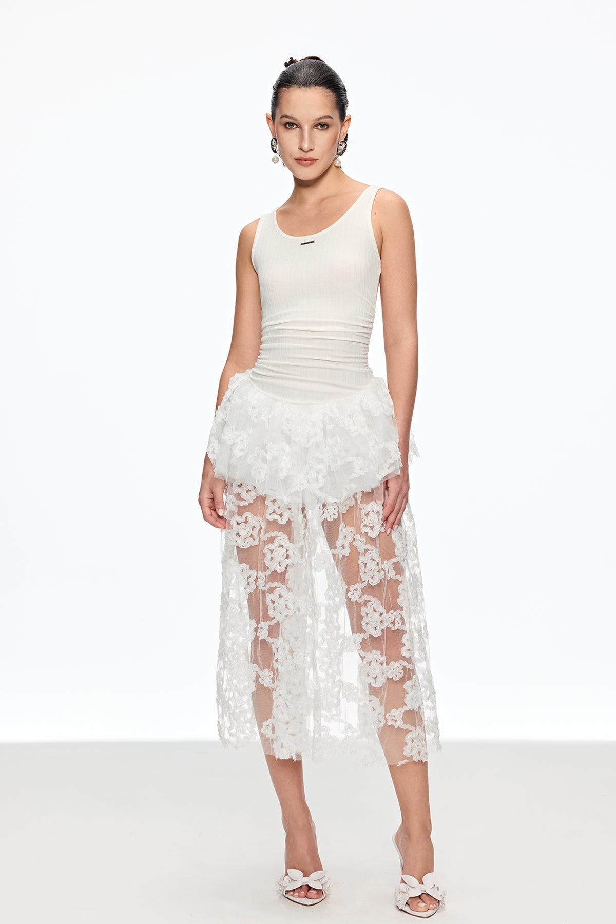 Calbhach Sleeveless Lace Midi Dress