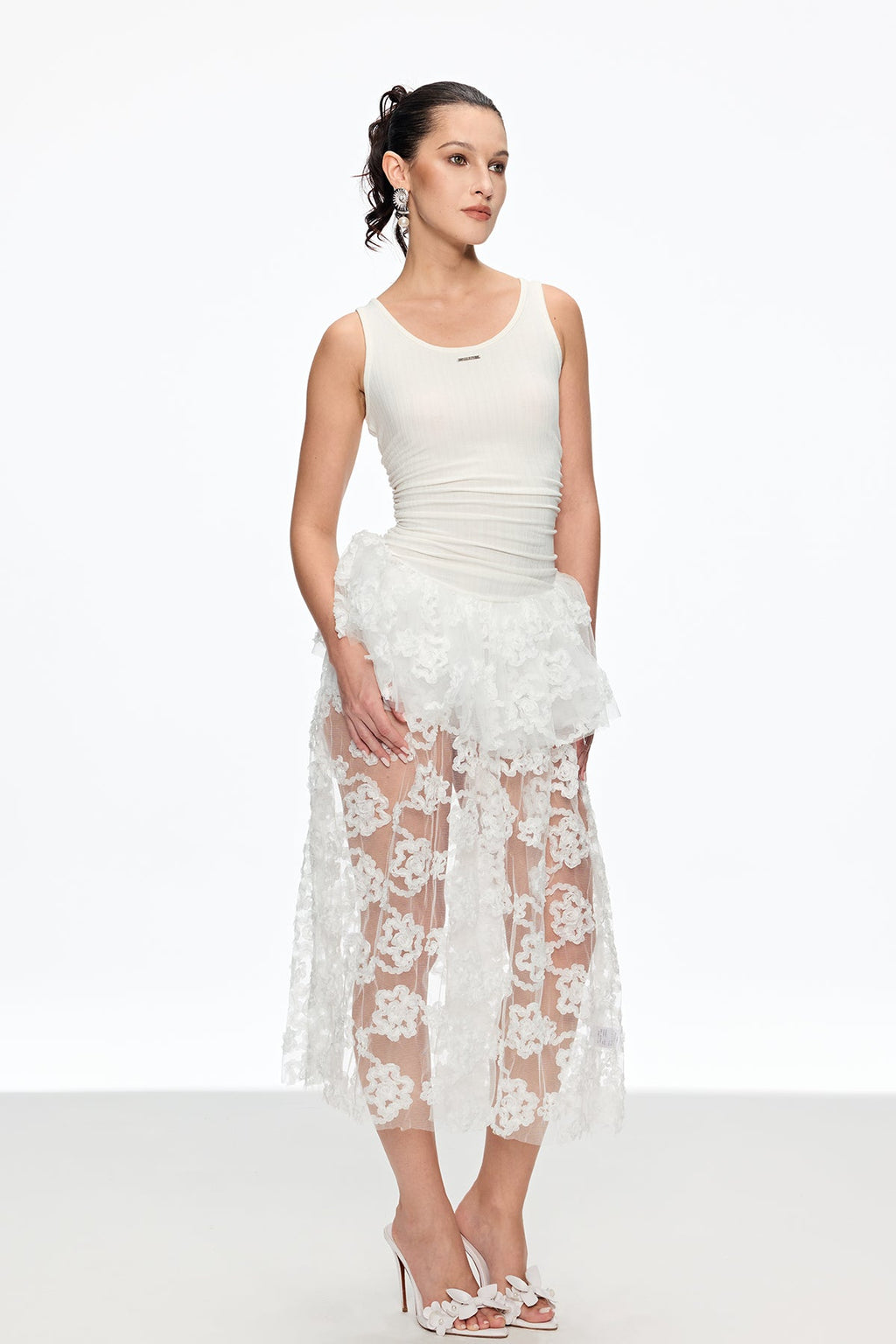 Calbhach Sleeveless Lace Midi Dress