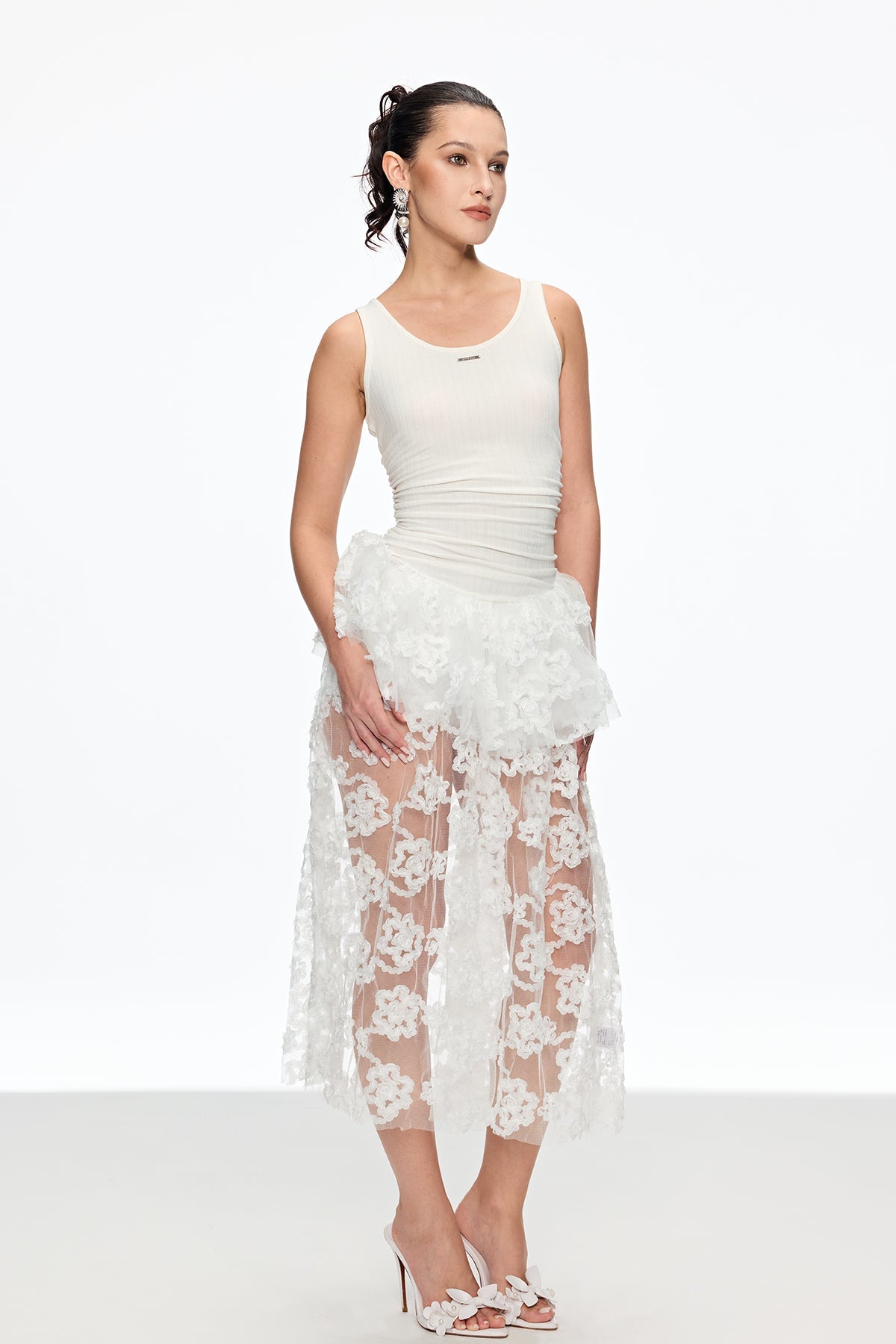 Calbhach Sleeveless Lace Midi Dress