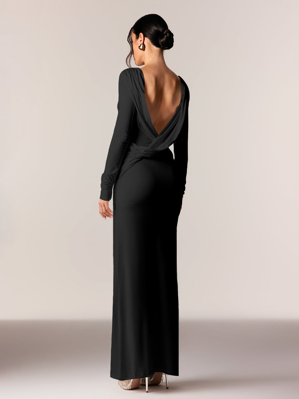 Ealasaid Backless Long Sleeve Maxi Dress In Black
